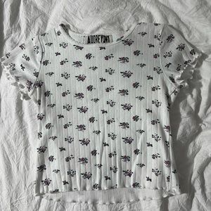 cute cropped top with tiny flower details